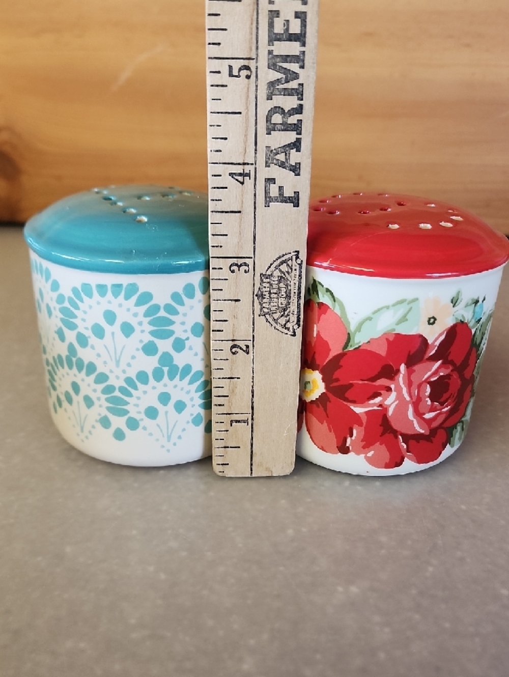 The Pioneer Woman, Ceramic Red Floral and Teal Pattern Salt & Pepper Shakers. - Picture 10 of 13